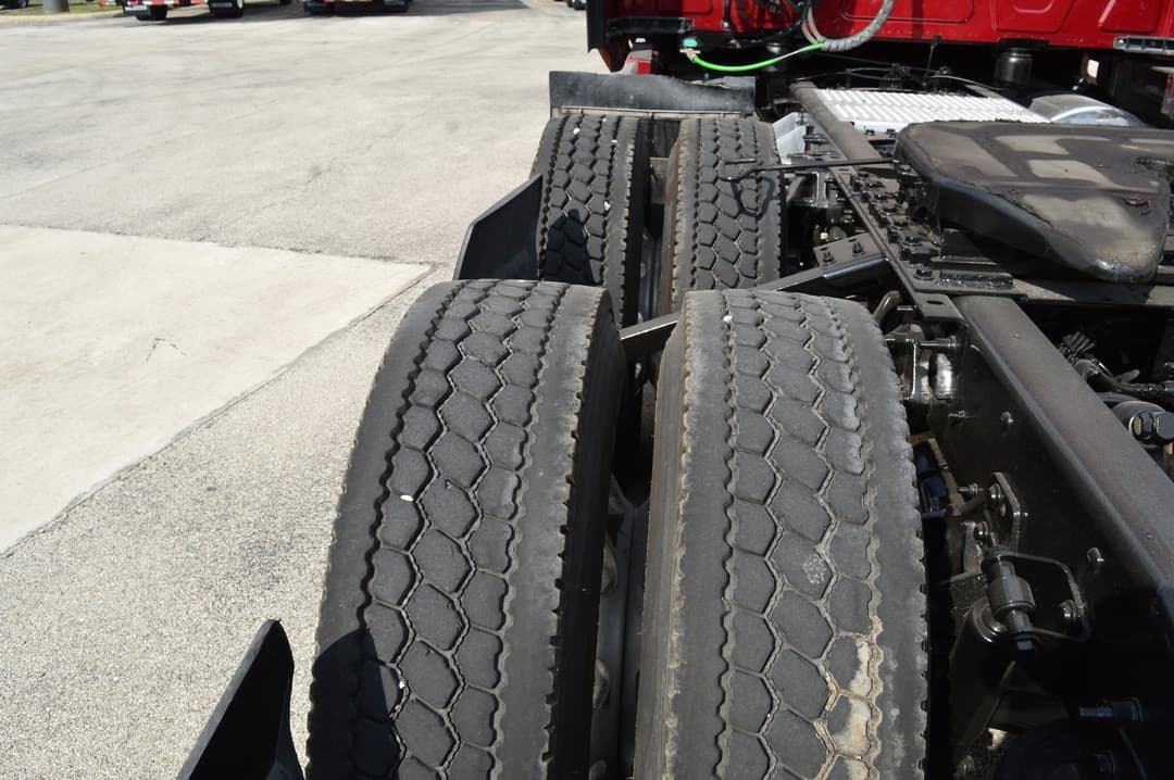 2022 International LT — photo 8