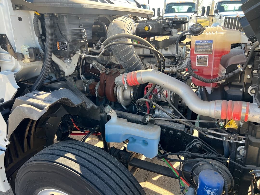 2025 International LT — photo 9