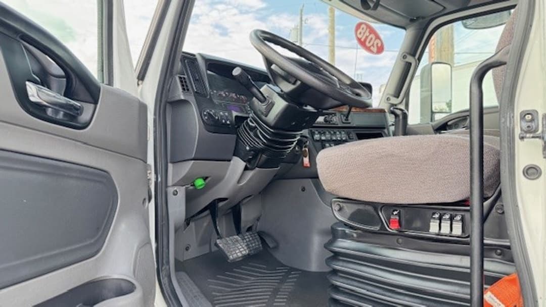 2018 International LT — photo 15