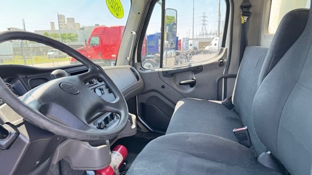 2020 Freightliner M2 106 — photo 10