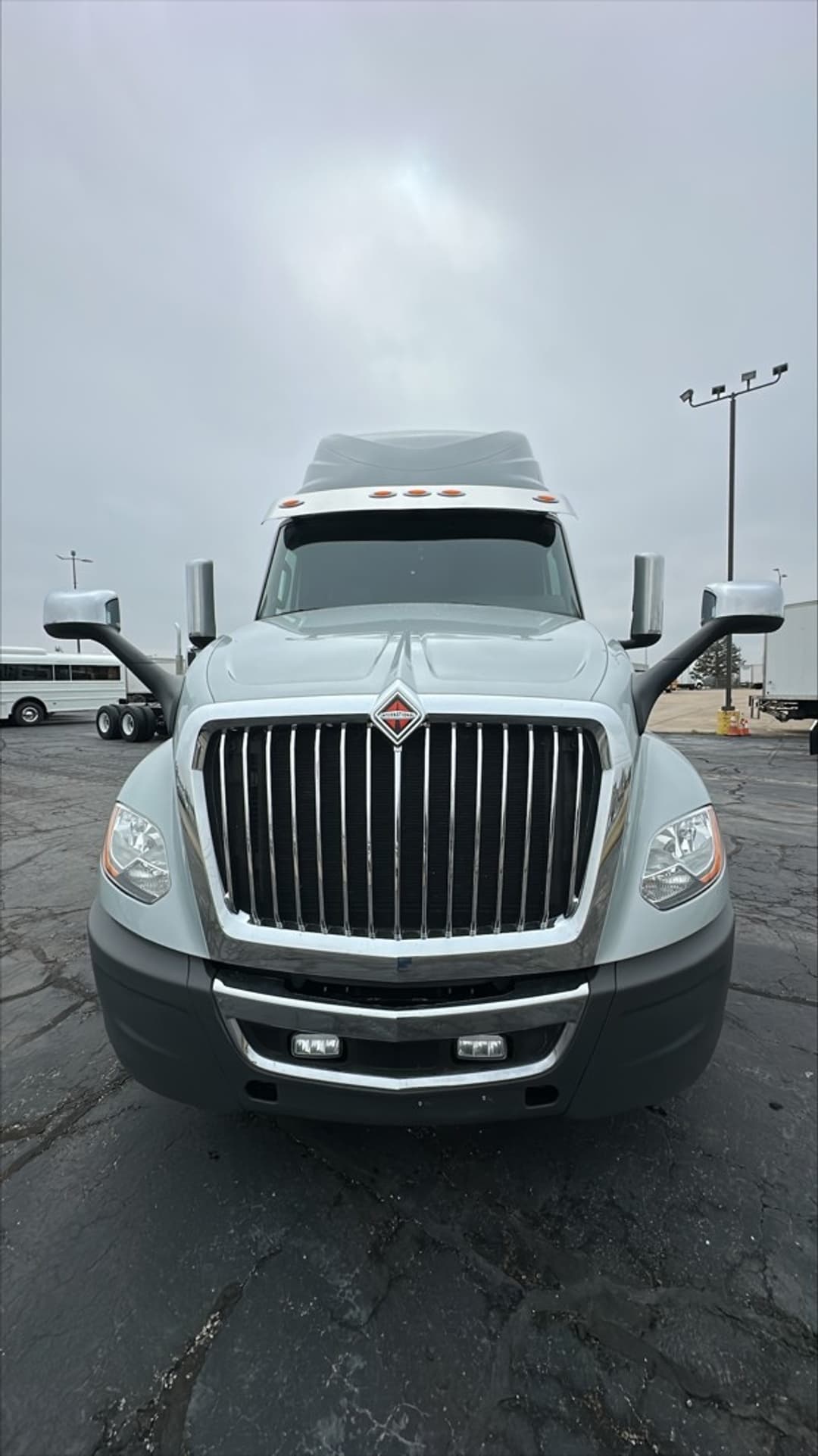 2023 International LT — photo 3