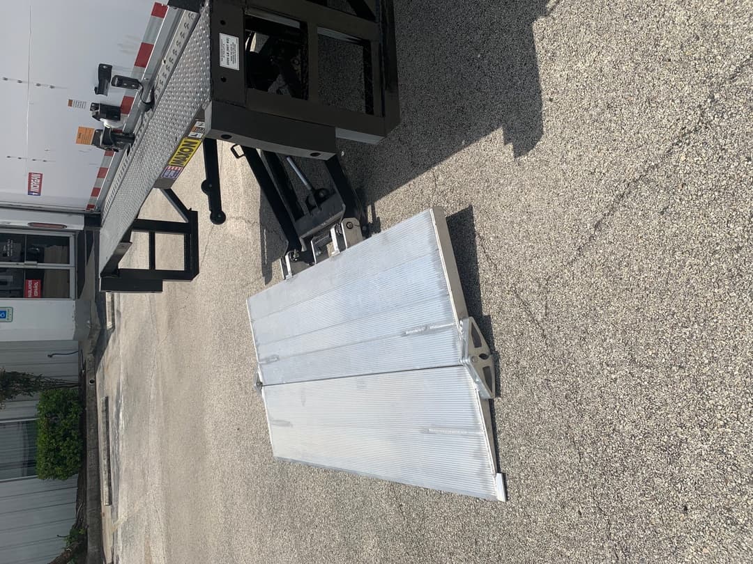 2025 Isuzu NPR — photo 7