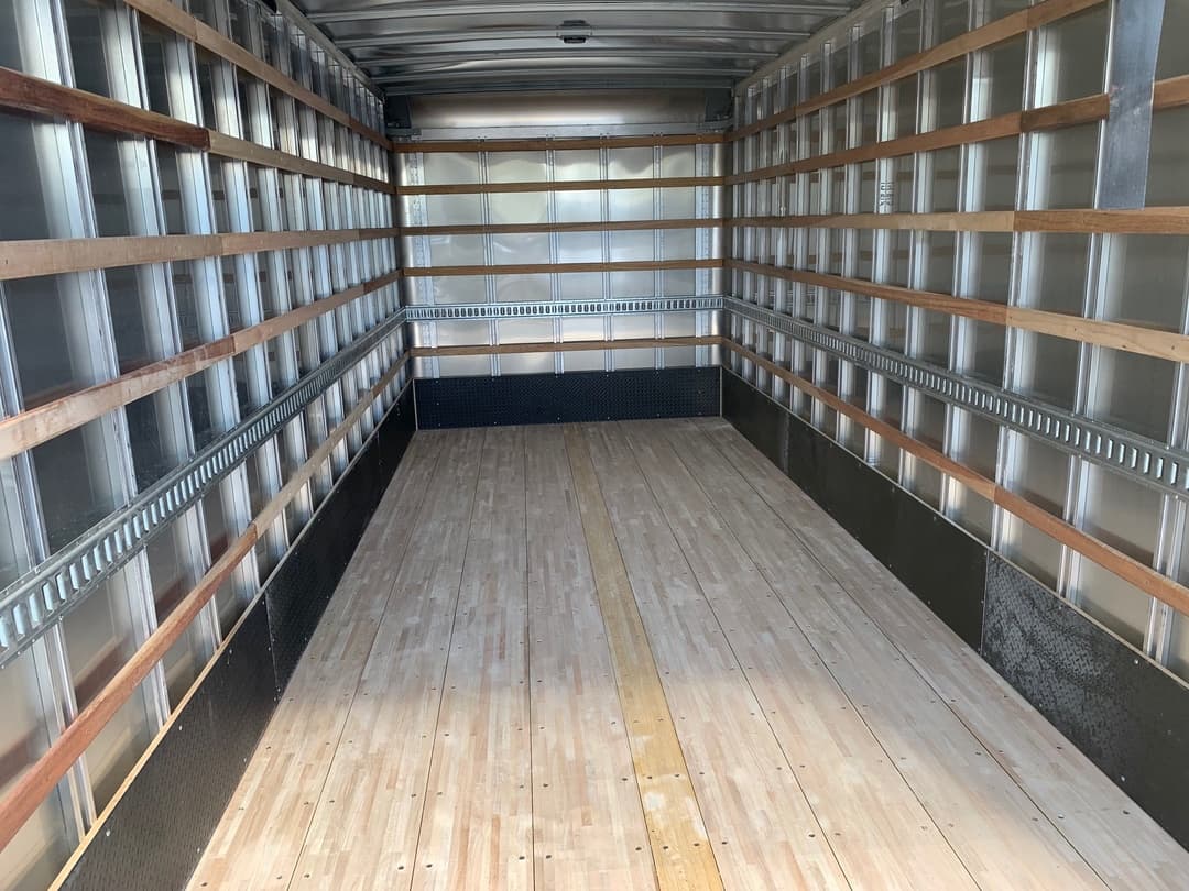 2025 Isuzu NRR — photo 9