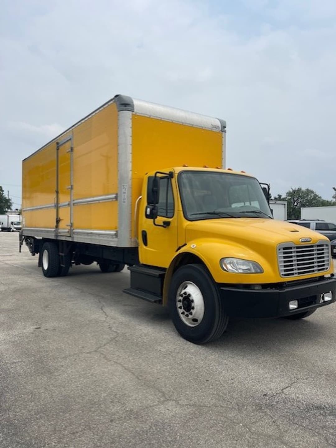 2018 Freightliner M2 106 — photo 8
