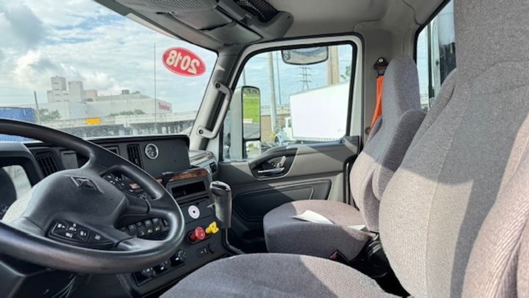 2018 International LT — photo 11
