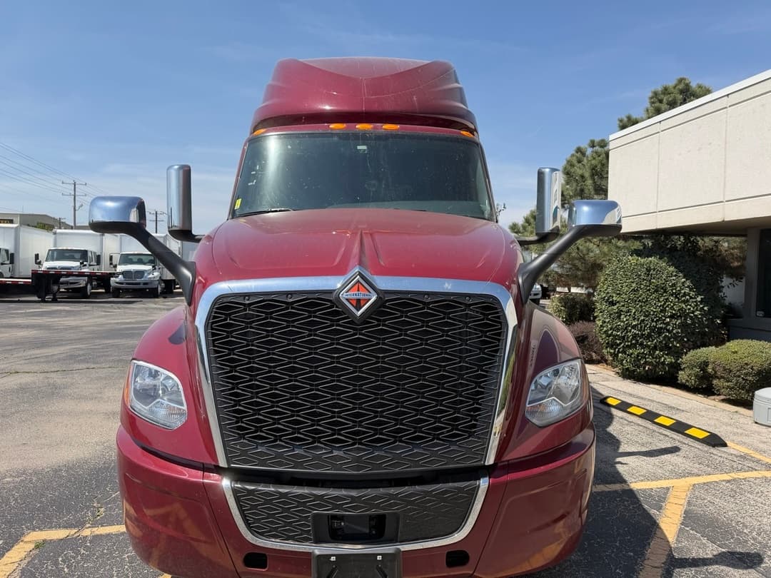 2025 International LT — photo 5