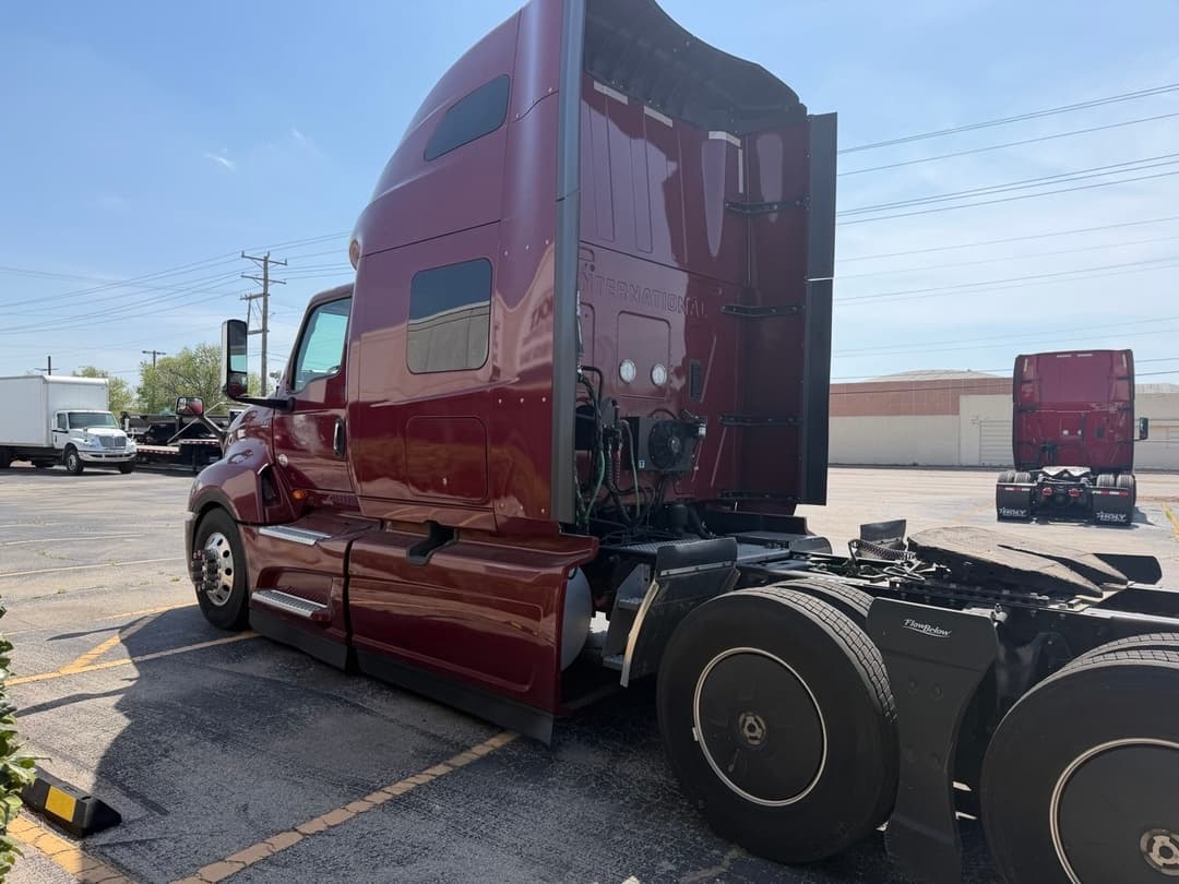 2025 International LT — photo 2