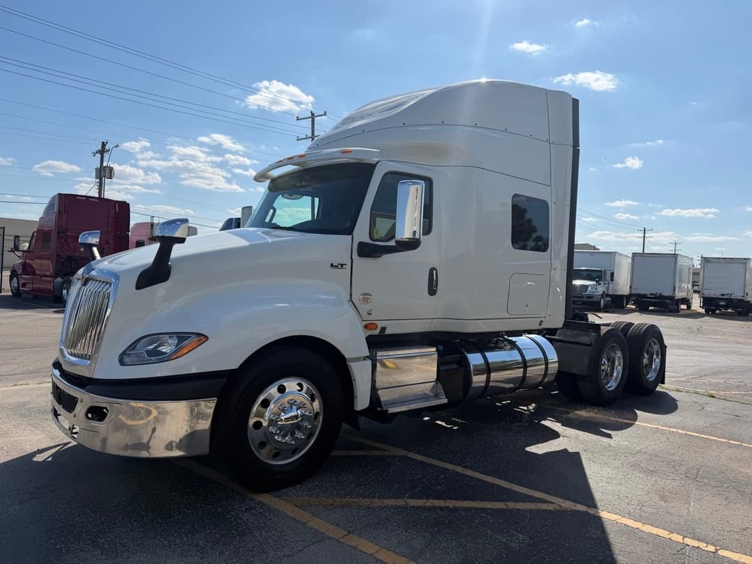 2021 International LT — photo 8