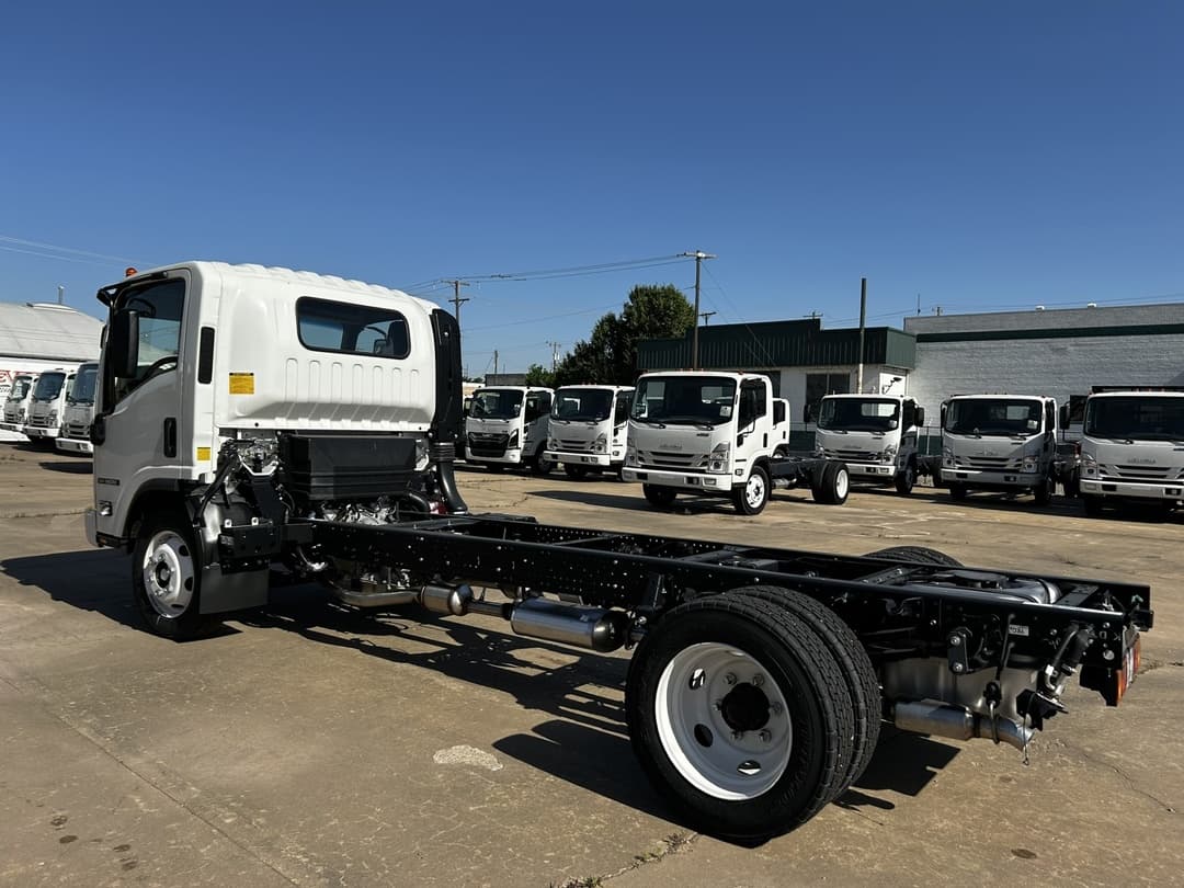 2025 Isuzu NRR — photo 4