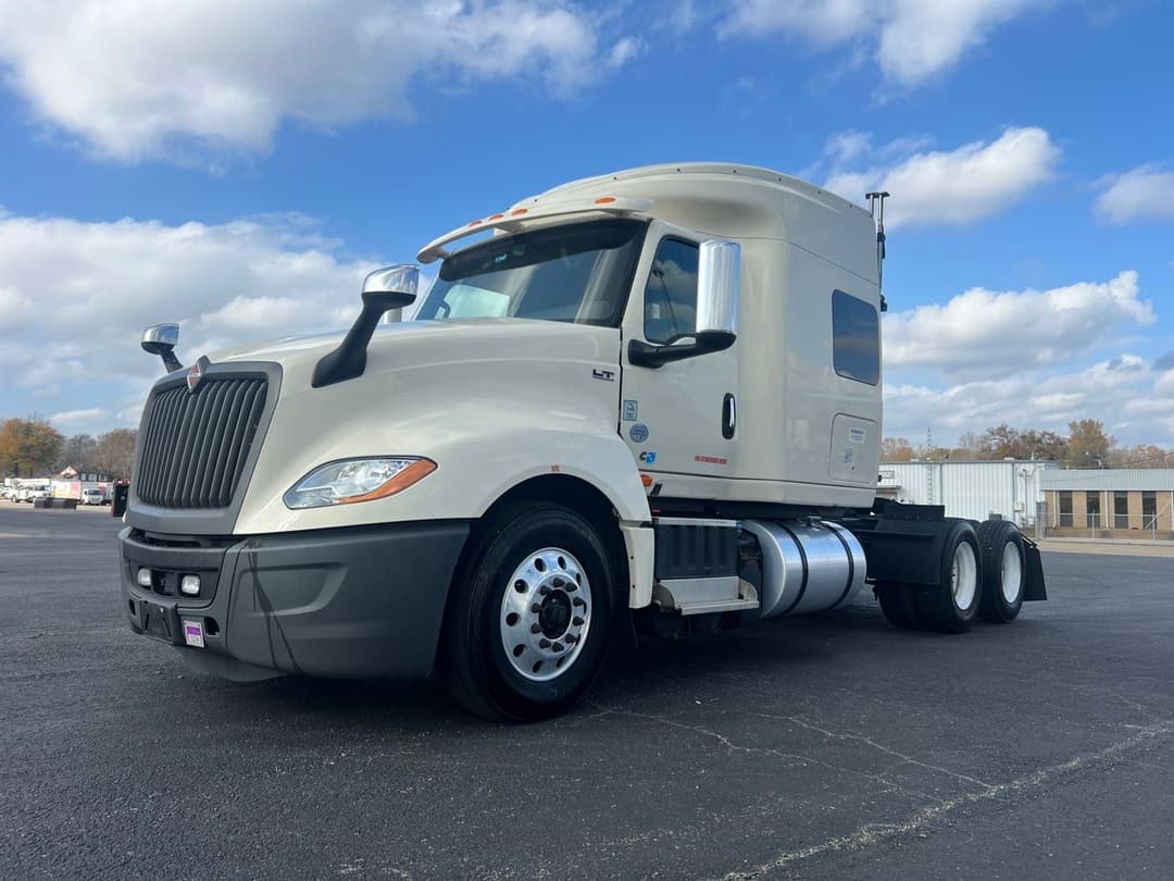2022 International LT — photo 4