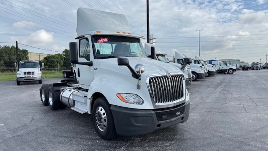 2018 International LT — photo 2