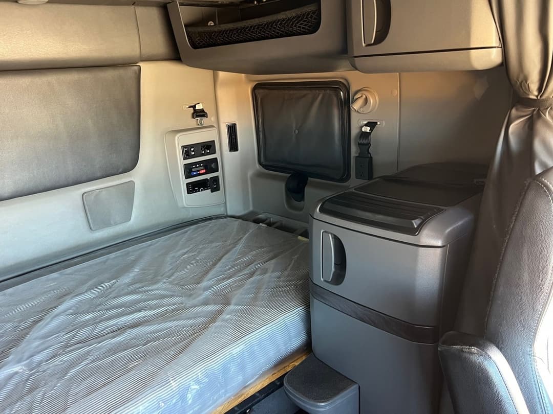 2023 International LT — photo 10