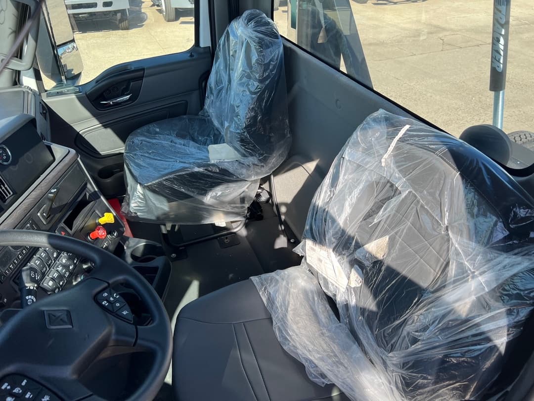 2026 International LT — photo 12