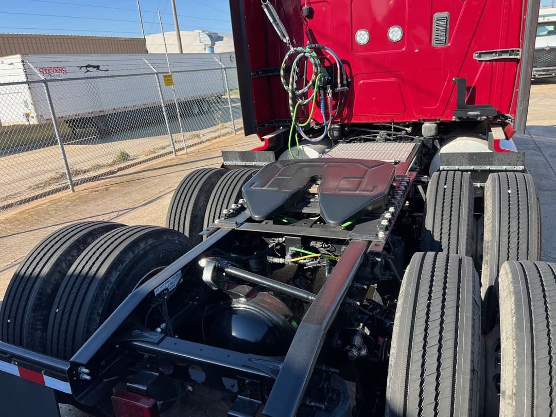 2025 International LT — photo 4