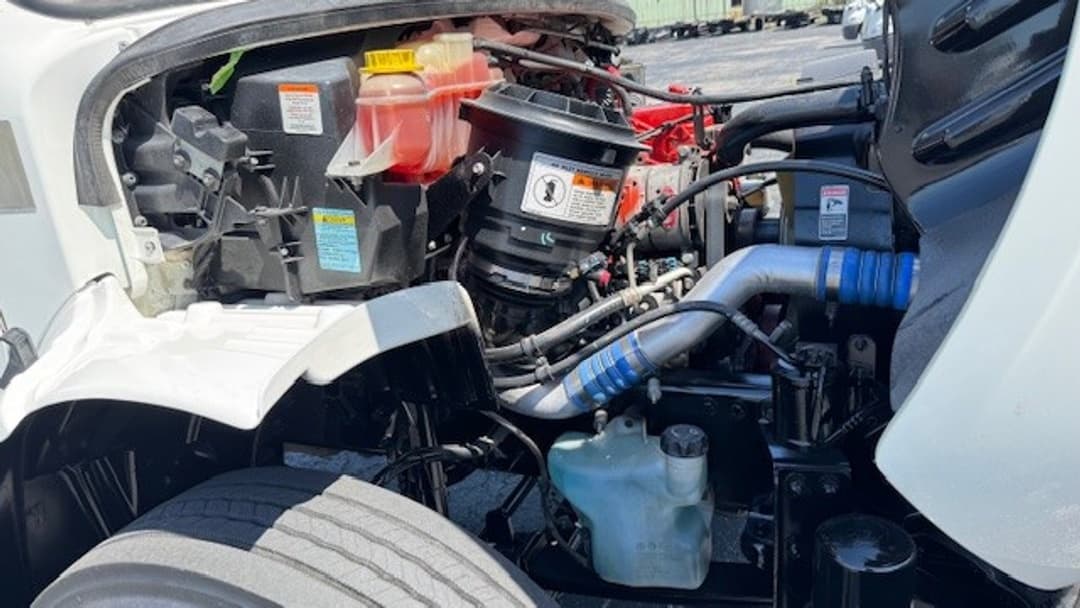 2020 Freightliner M2 106 — photo 11