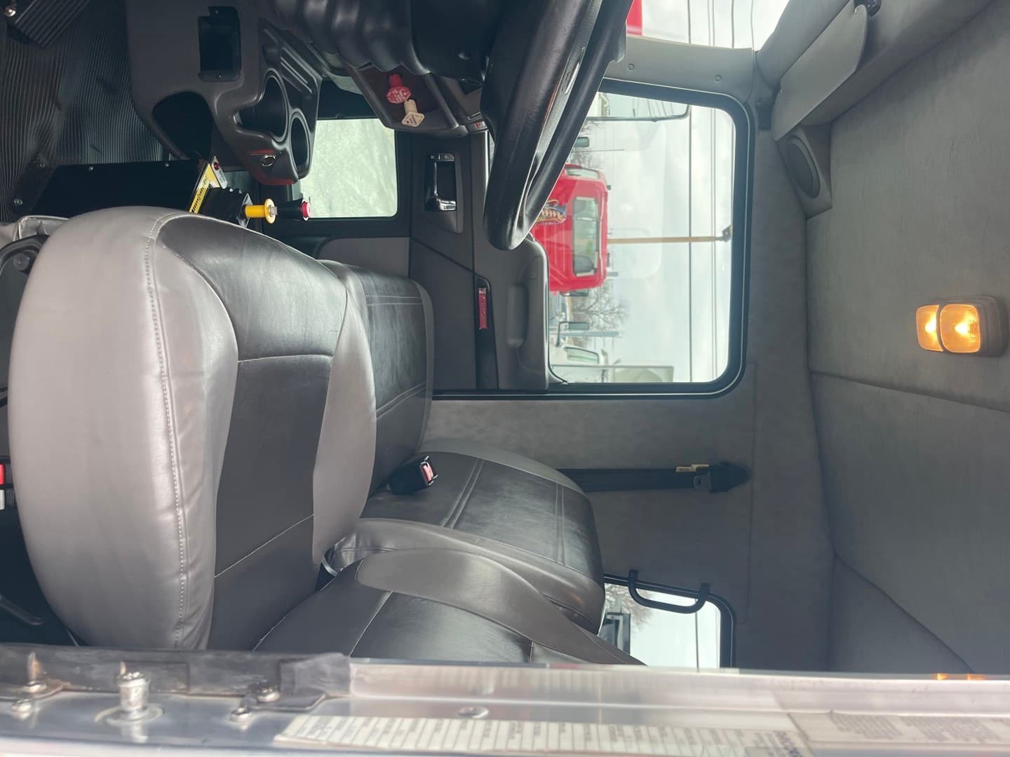 2010 Kenworth T370 — photo 12