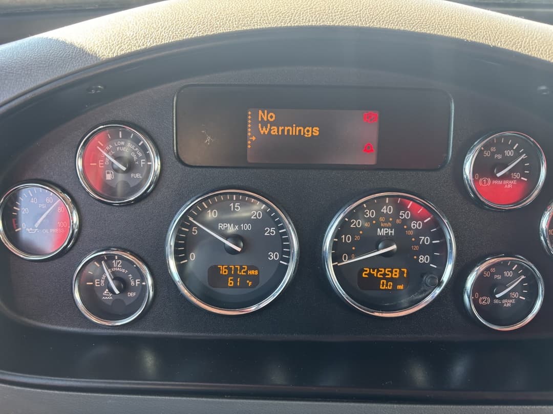 2020 Peterbilt 348 — photo 12