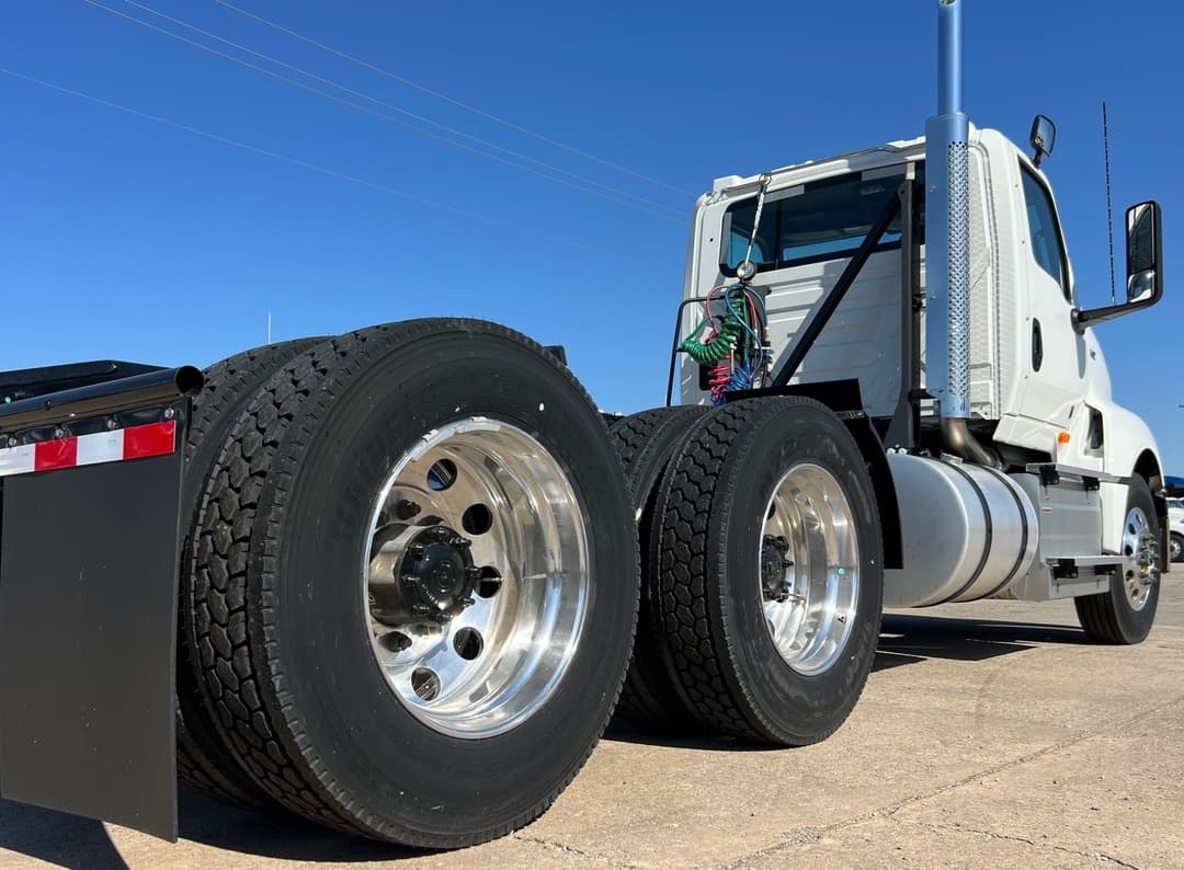 2026 International LT — photo 3