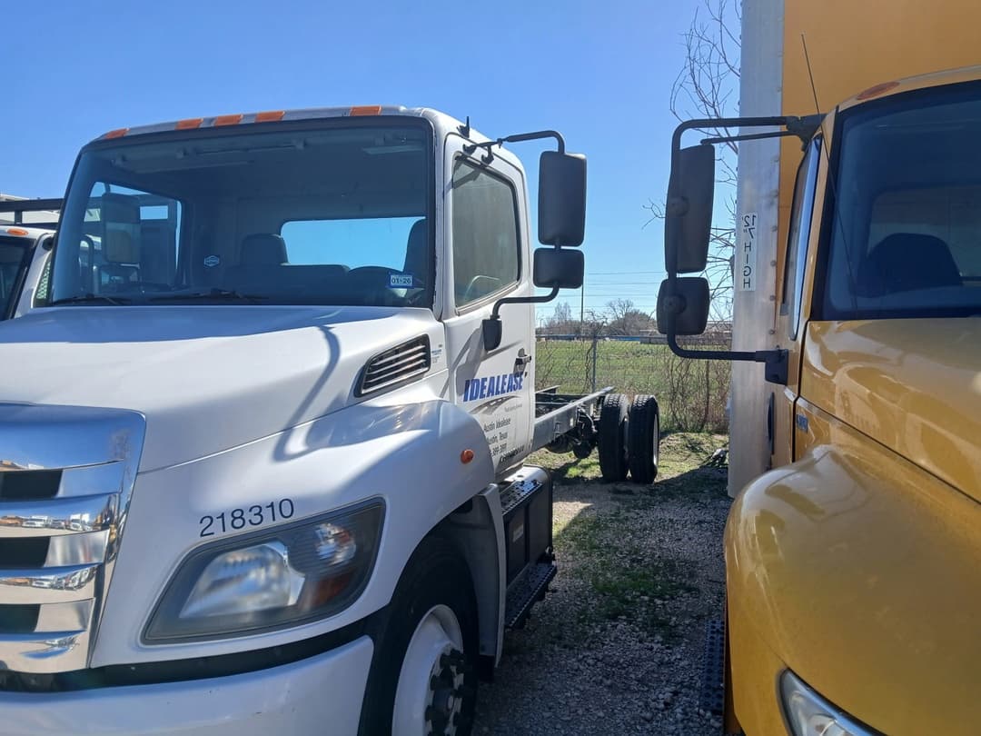 2018 Hino 268 — photo 3