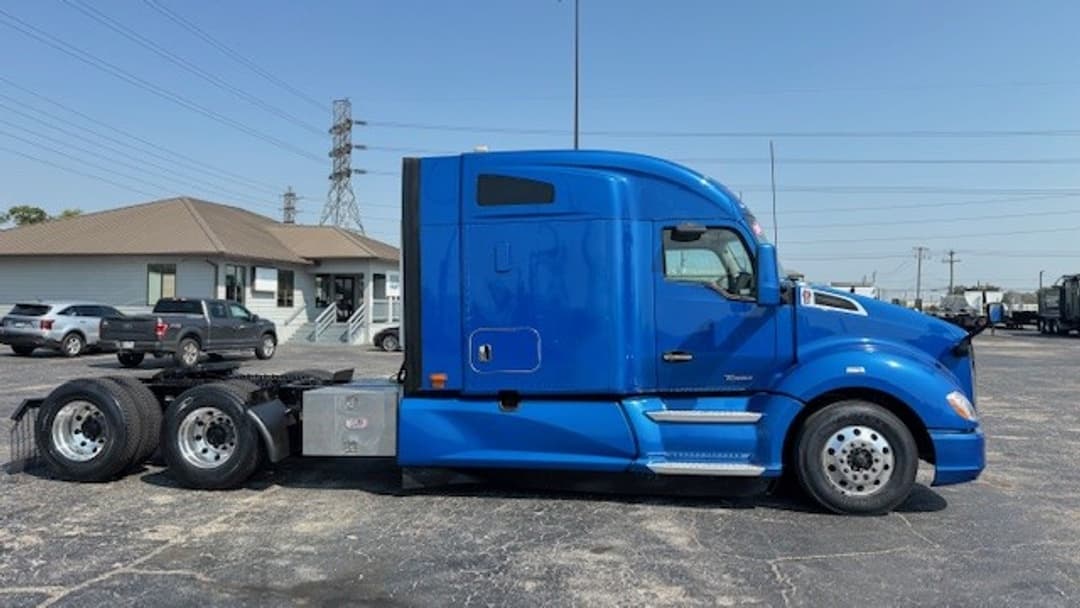 2021 Kenworth T680 — photo 4