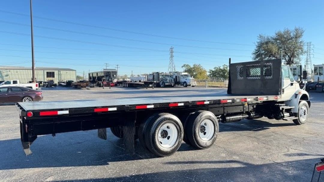 2018 International 4300 — photo 3