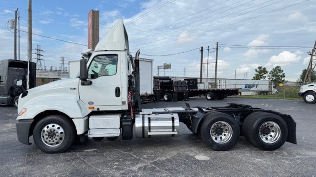 2018 International LT — photo 9