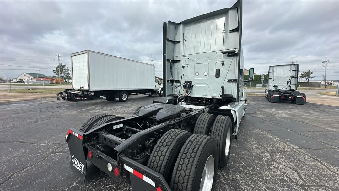 2023 International LT — photo 6