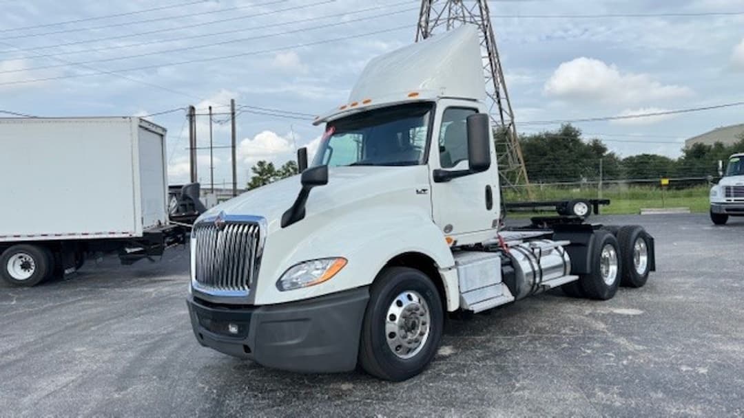 2018 International LT — photo 10