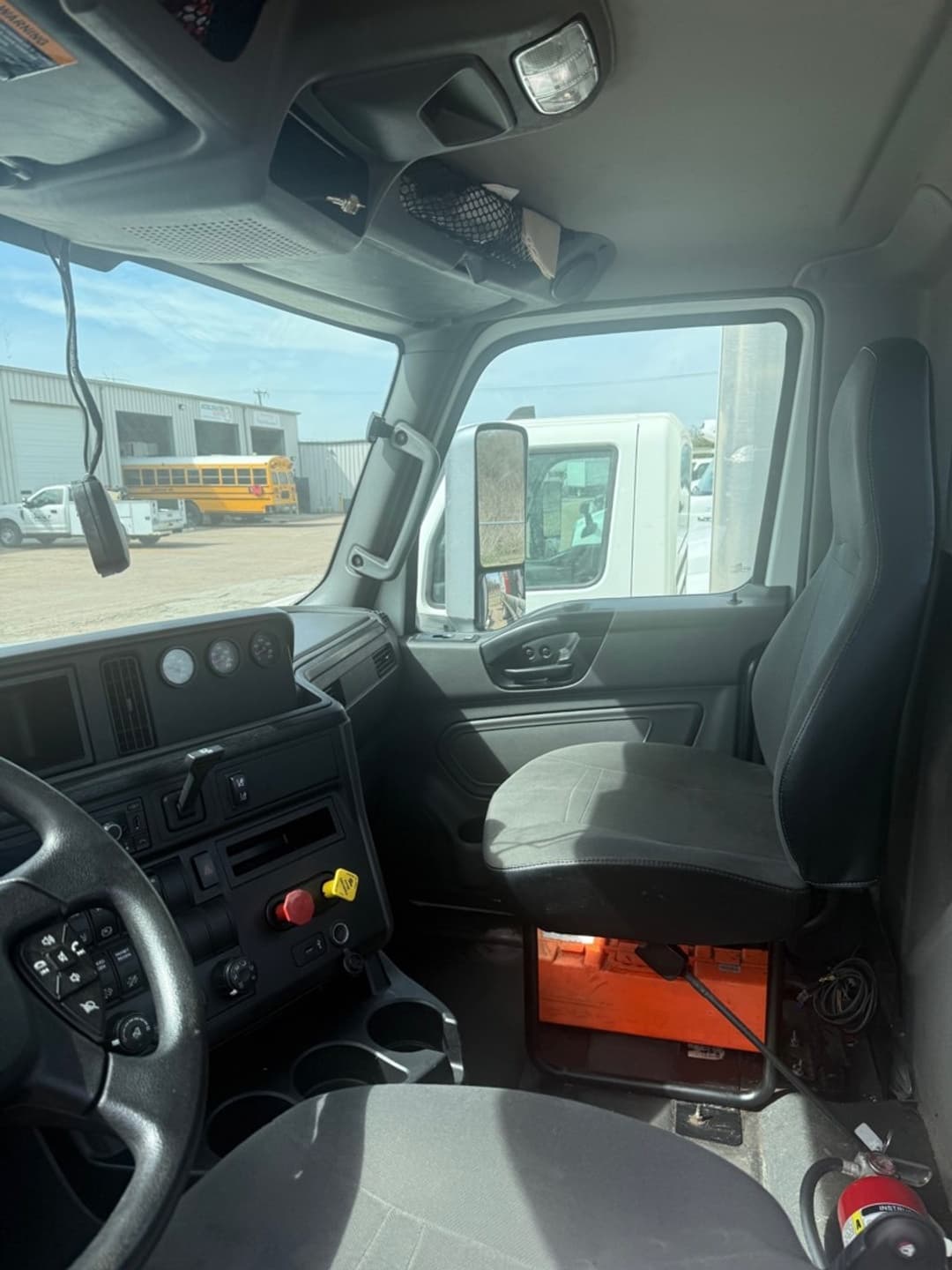 2021 International LT — photo 5