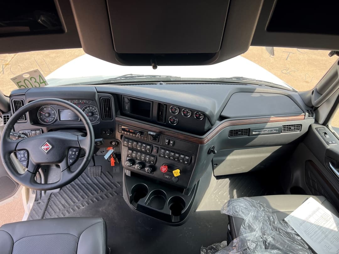 2024 International LT — photo 14