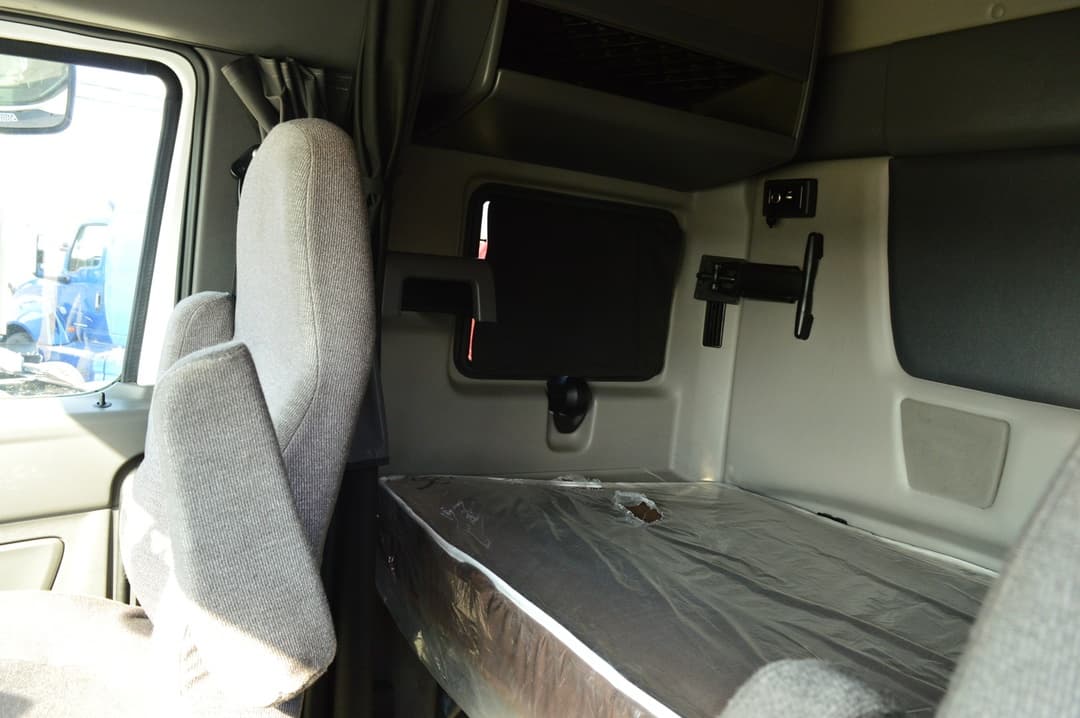 2022 International LT — photo 14