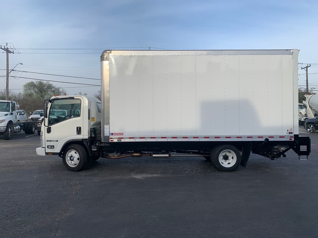 2024 Isuzu NRR — photo 2