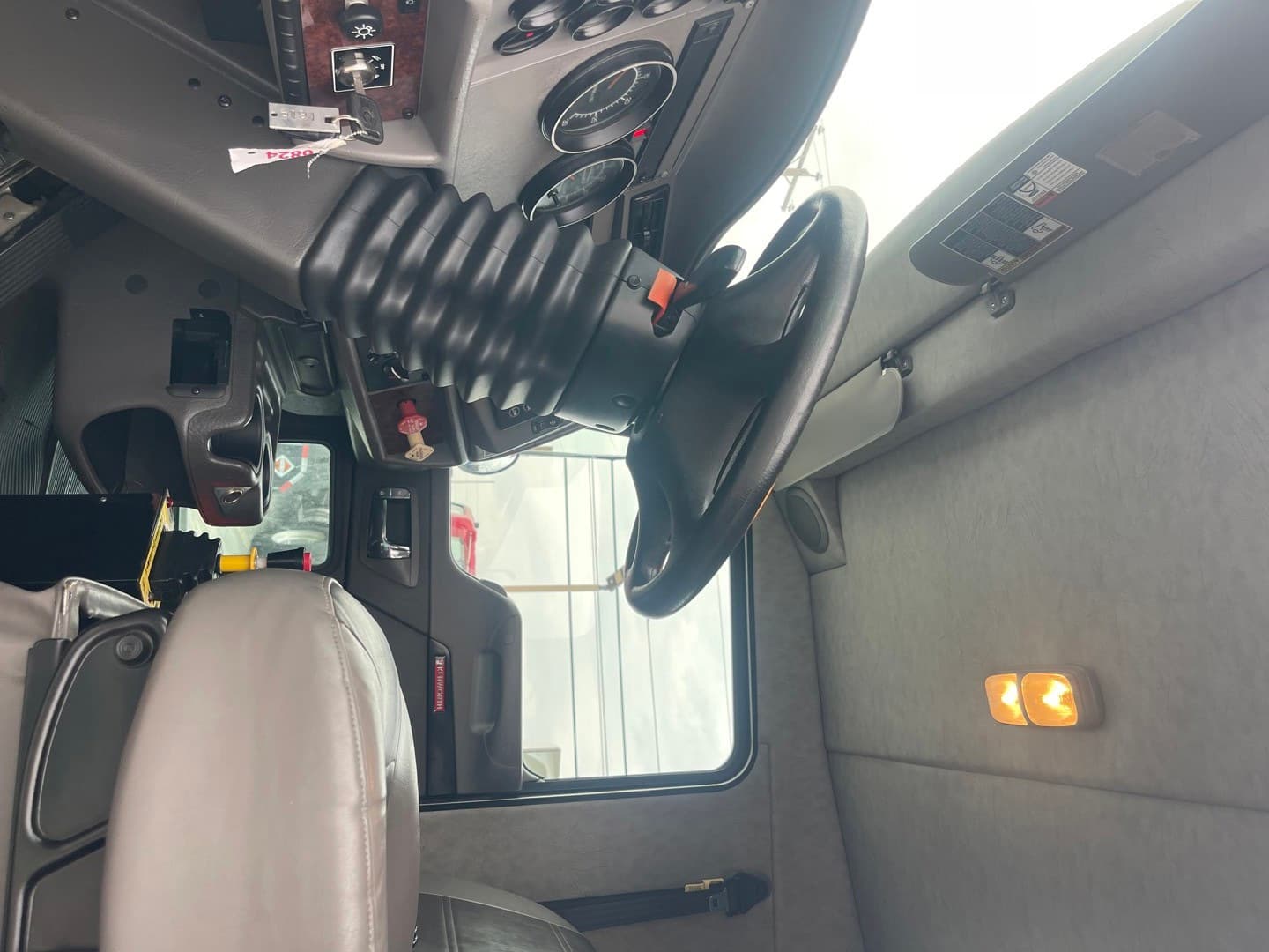 2010 Kenworth T370 — photo 13