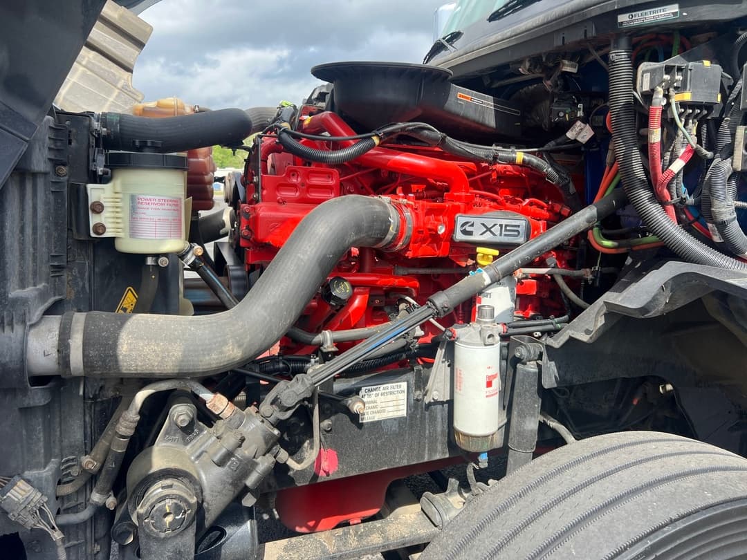 2021 International LT — photo 10