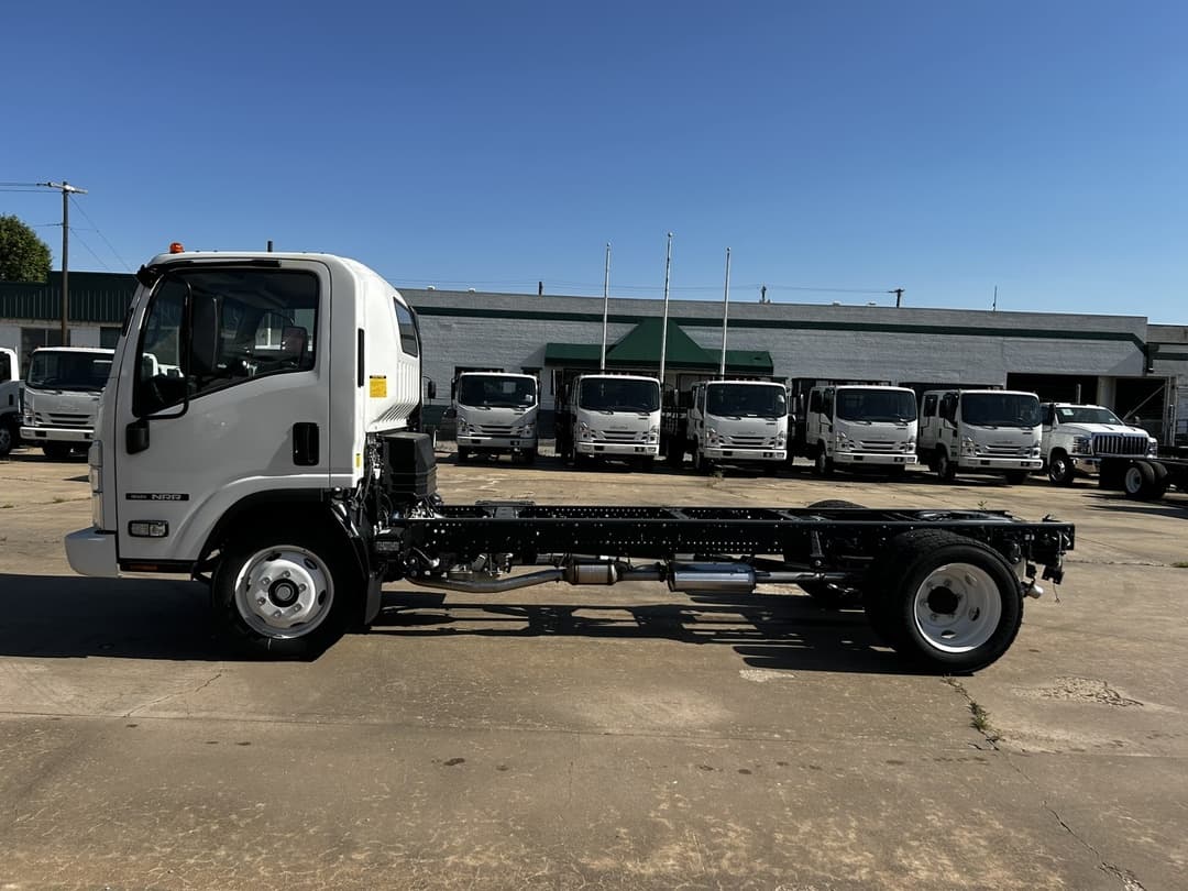 2025 Isuzu NRR — photo 3