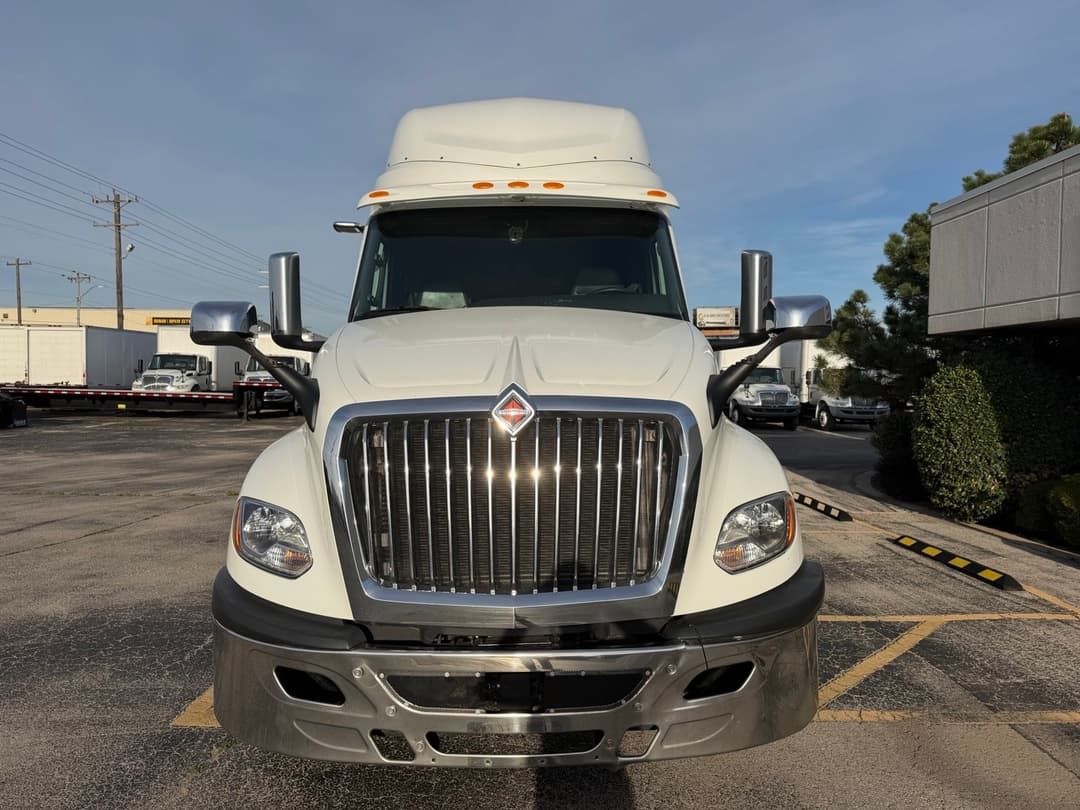 2021 International LT — photo 10