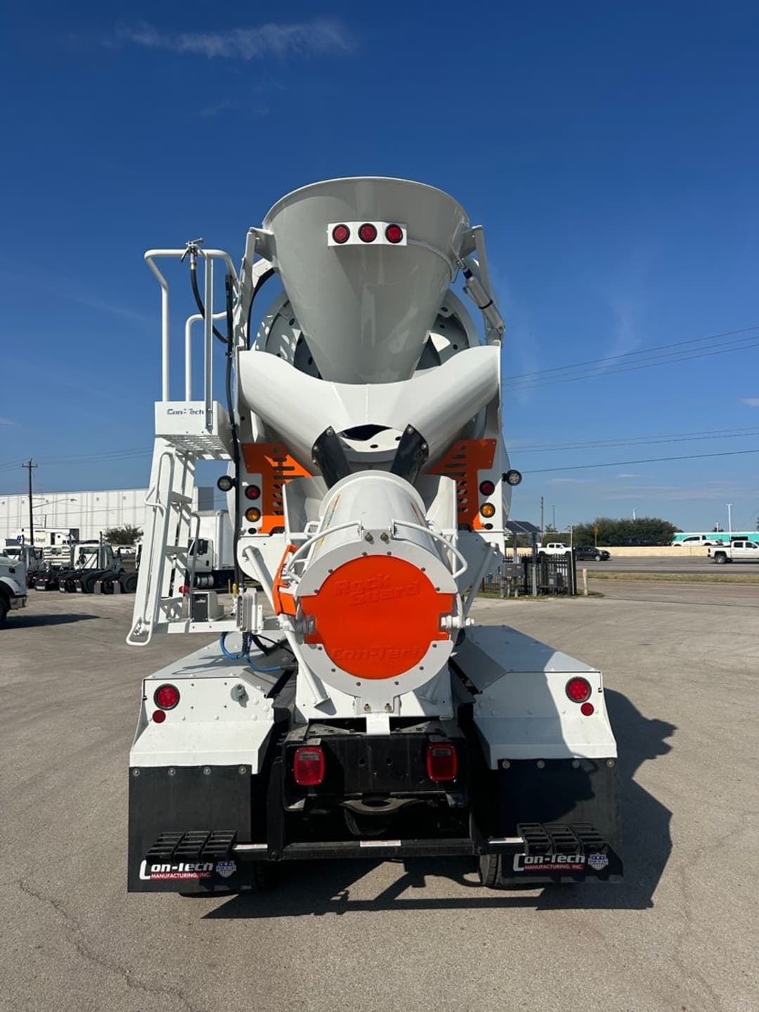 2026 International HX — photo 4