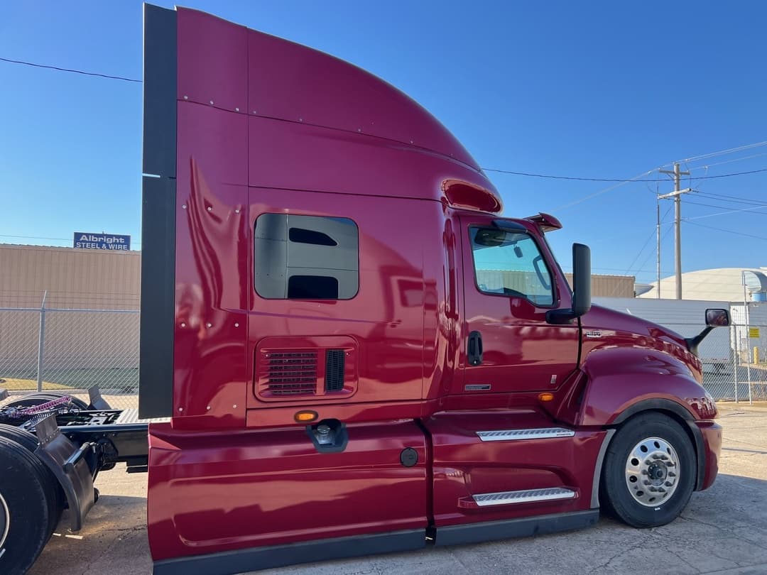 2025 International LT — photo 6