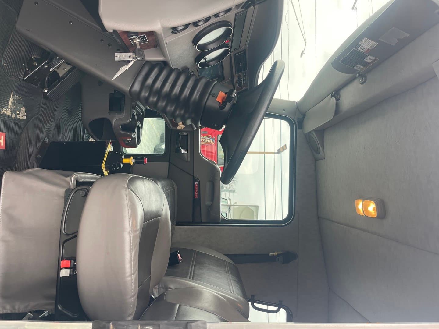 2010 Kenworth T370 — photo 10