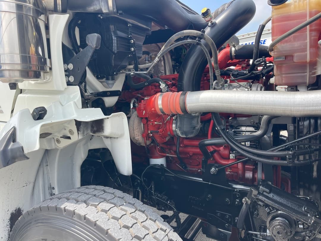 2023 International HX — photo 10