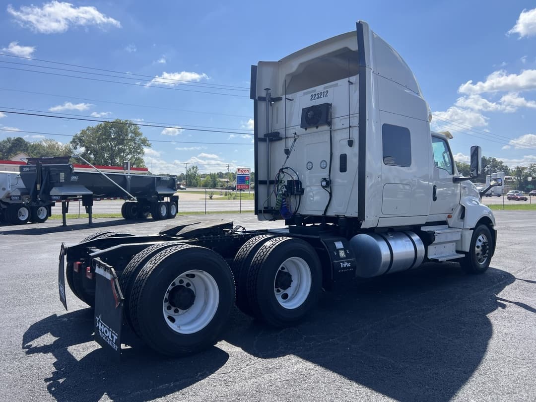 2022 International LT — photo 4