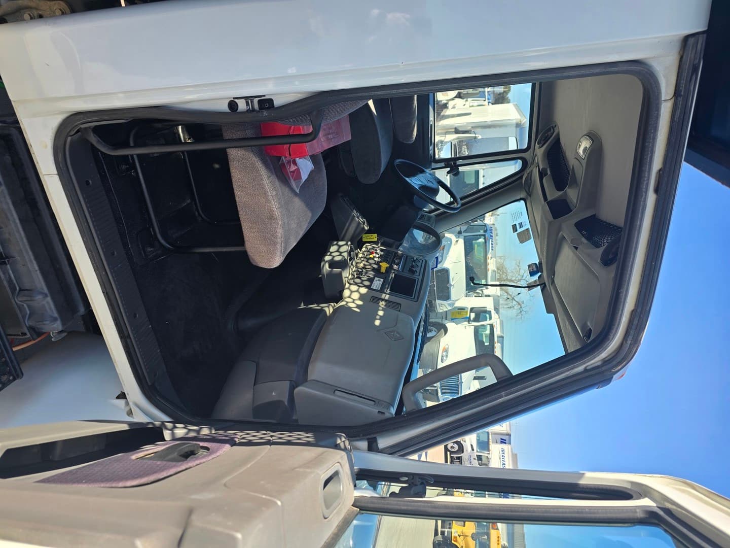 2019 International 4300 — photo 6