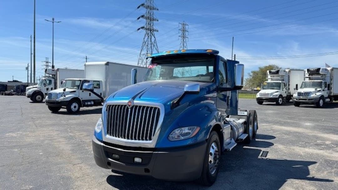 2018 International LT — photo 8