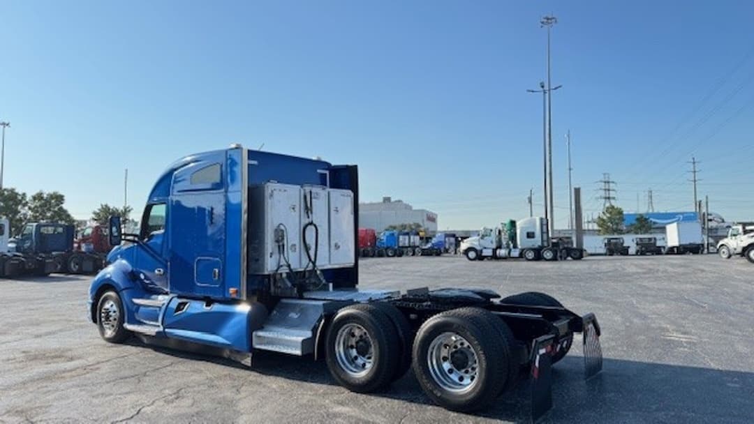 2021 Kenworth T680 — photo 7