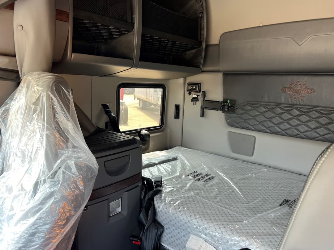 2024 International LT — photo 12