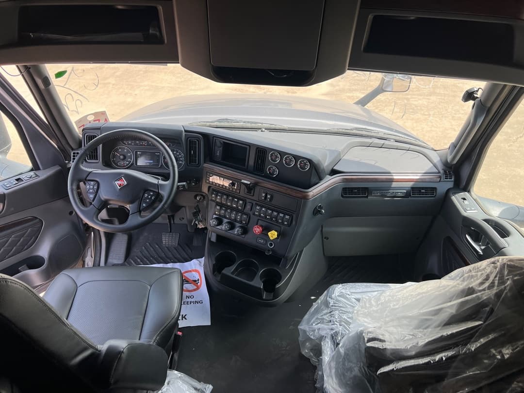 2025 International LT — photo 14