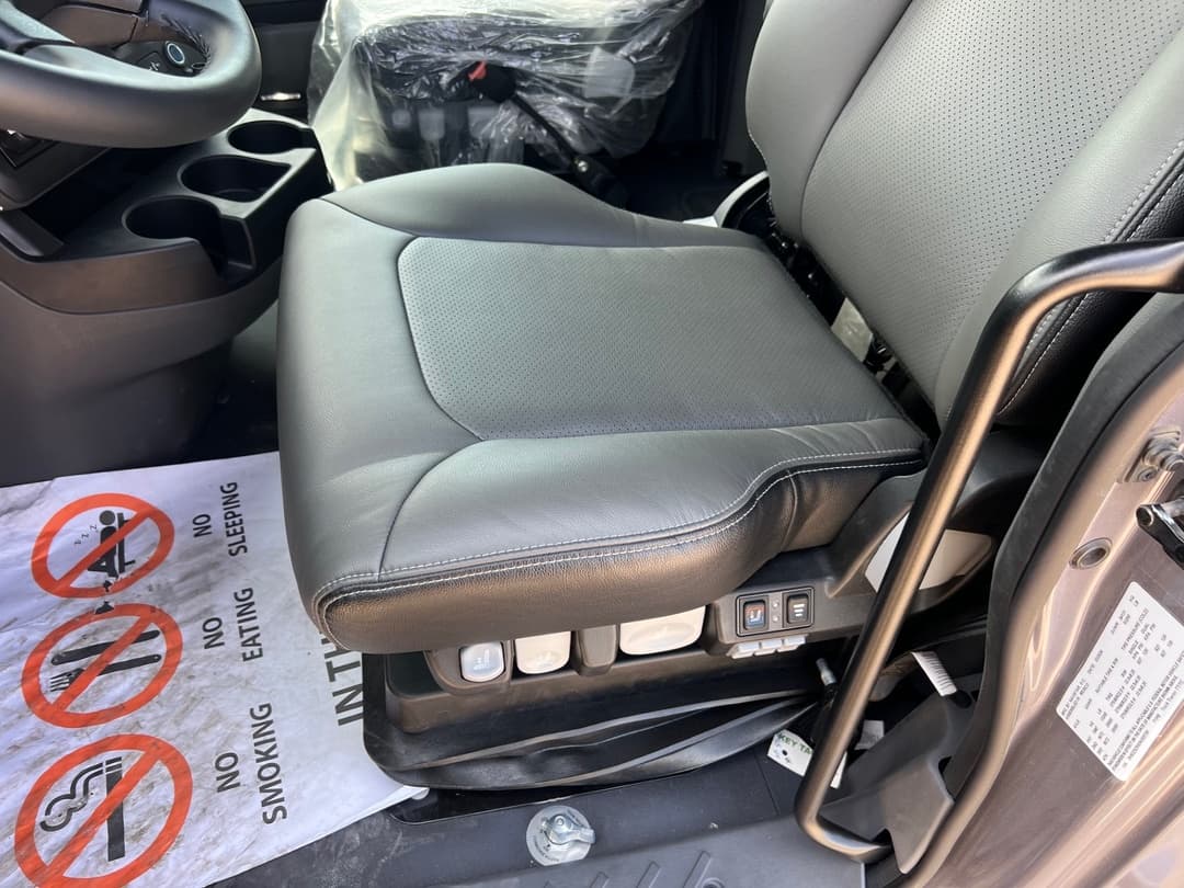 2025 International LT — photo 9