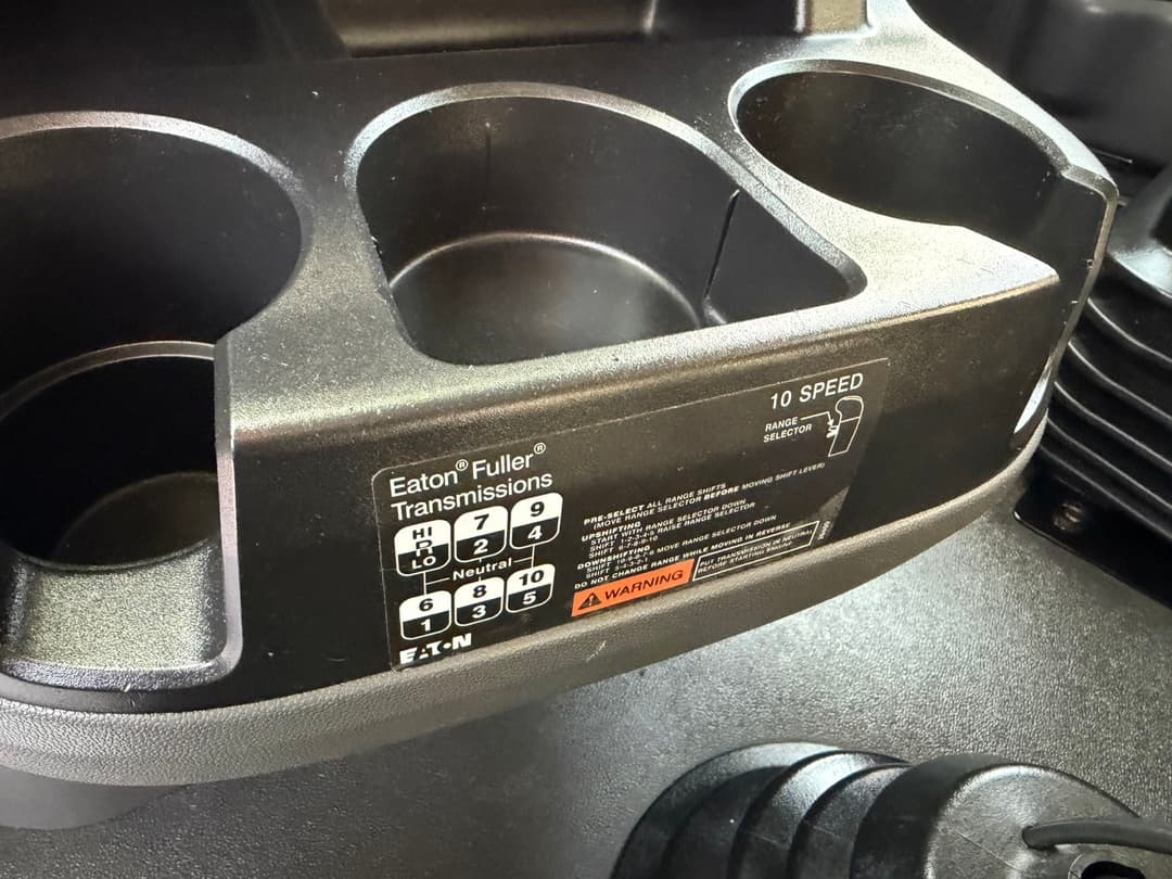 2021 International LT — photo 3