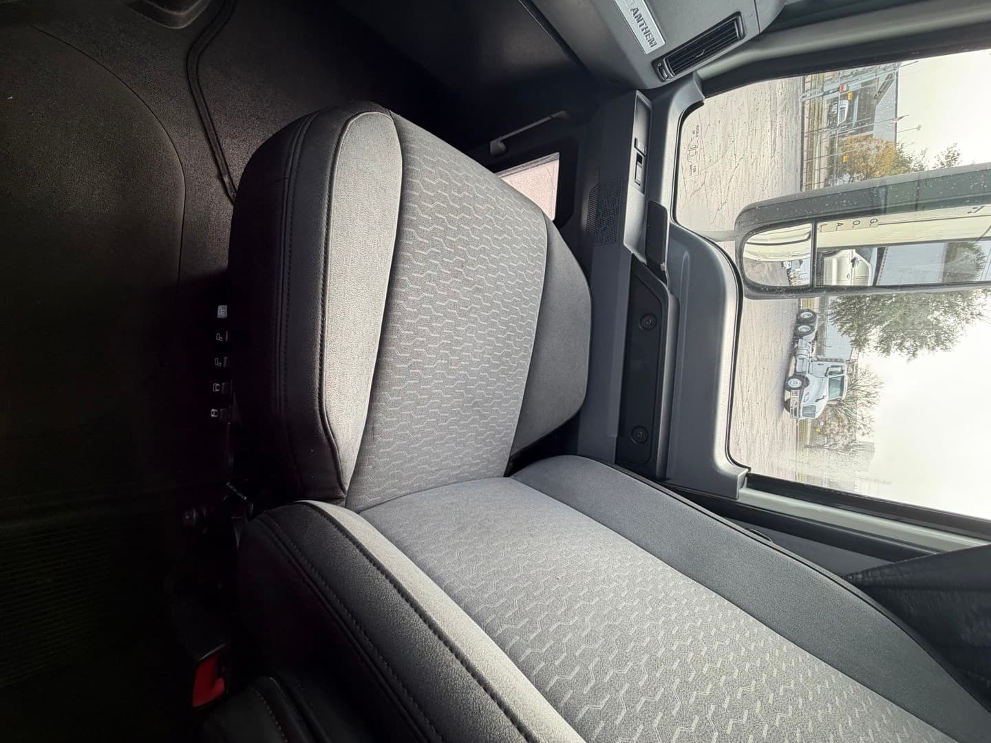 2020 Mack Anthem — photo 14