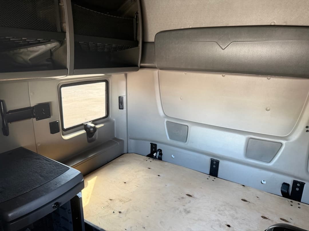 2021 International LT — photo 4